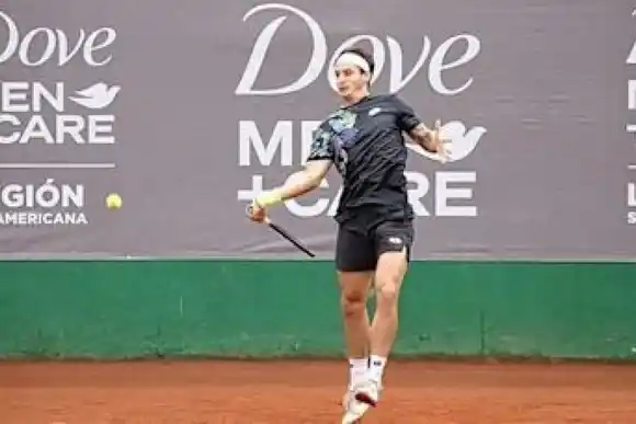 Carabelli avanzó a cuartos en el Challenger de Montevideo