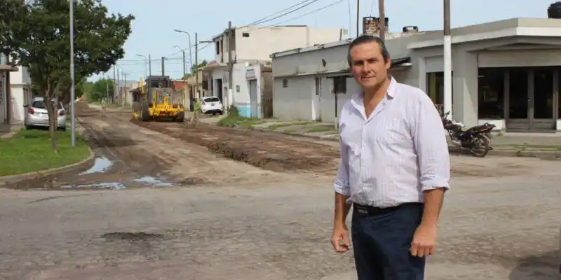 Comenzaron a pavimentarse otras 14 cuadras en Dolores