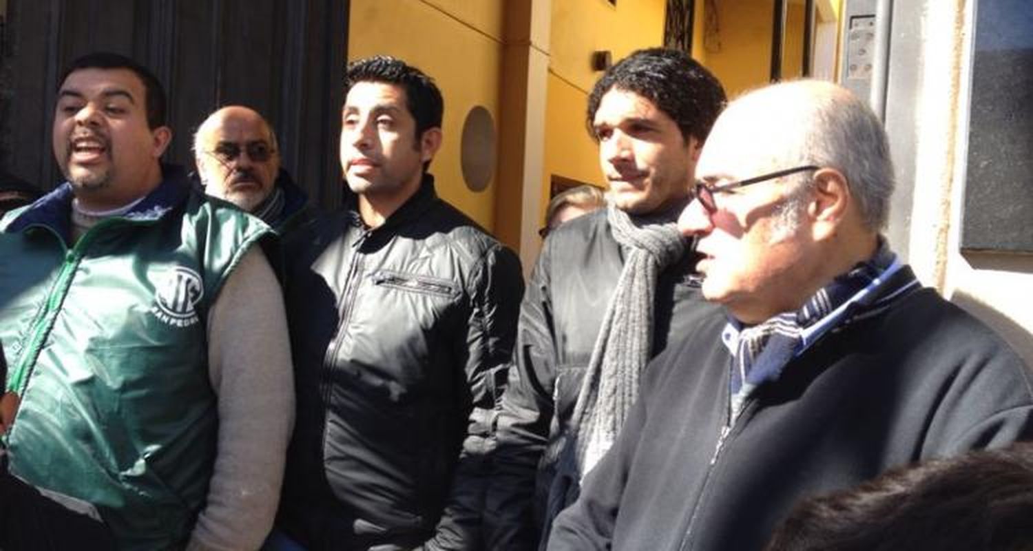 En asamblea, Municipales deciden si levantan el paro