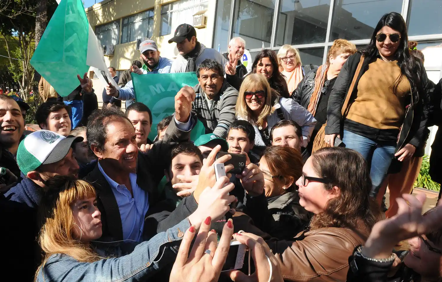 Scioli con inundados en Baradero: "Vamos a reponer lo que han perdido"