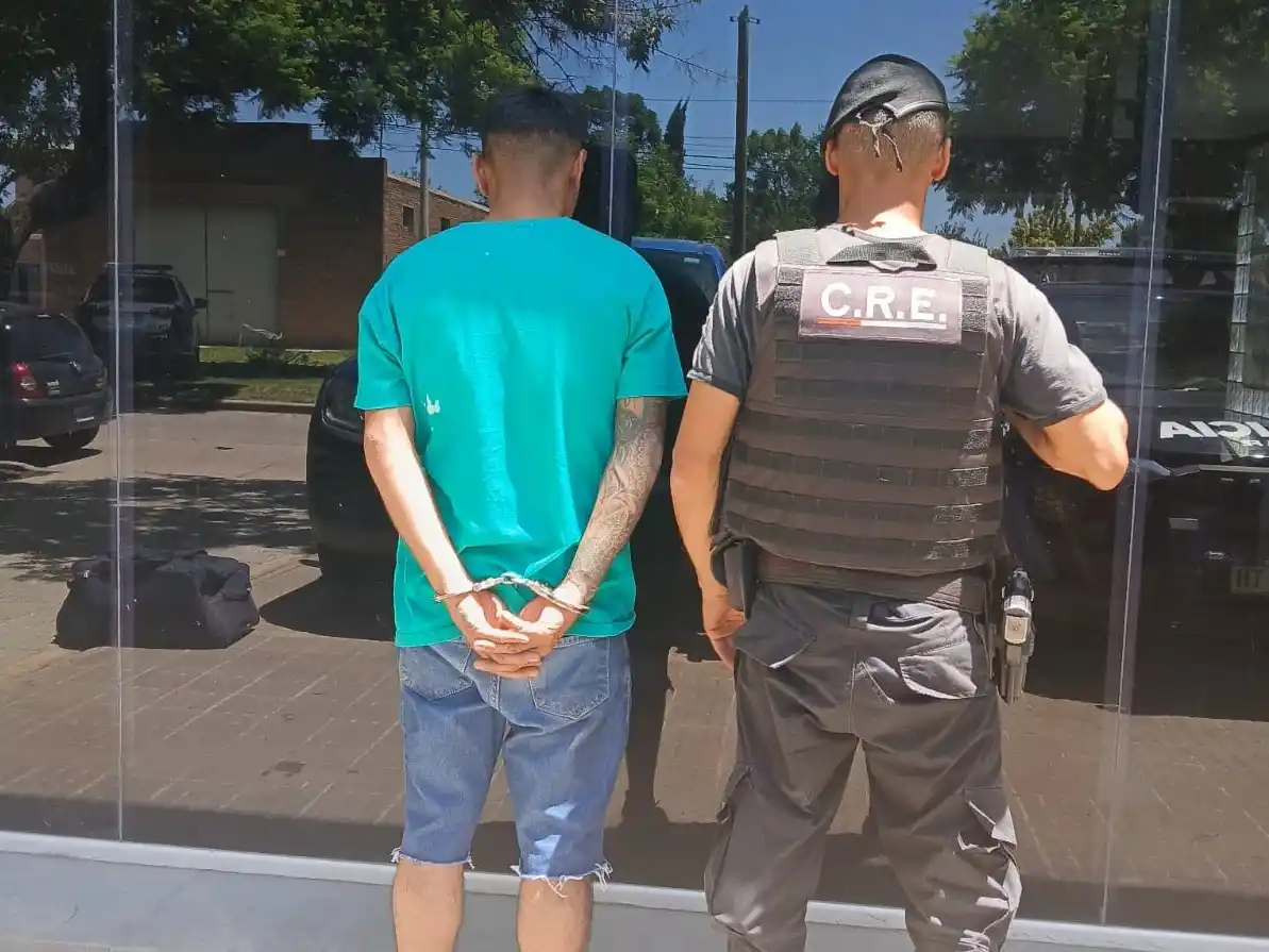 Detenido -con antecedentes- en Di Martino e Ituzaingó. Foto UR VIII