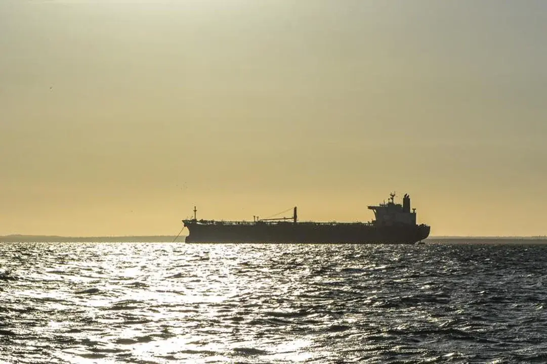 Estados Unidos persigue a un petrolero escoltado por un submarino ruso.
