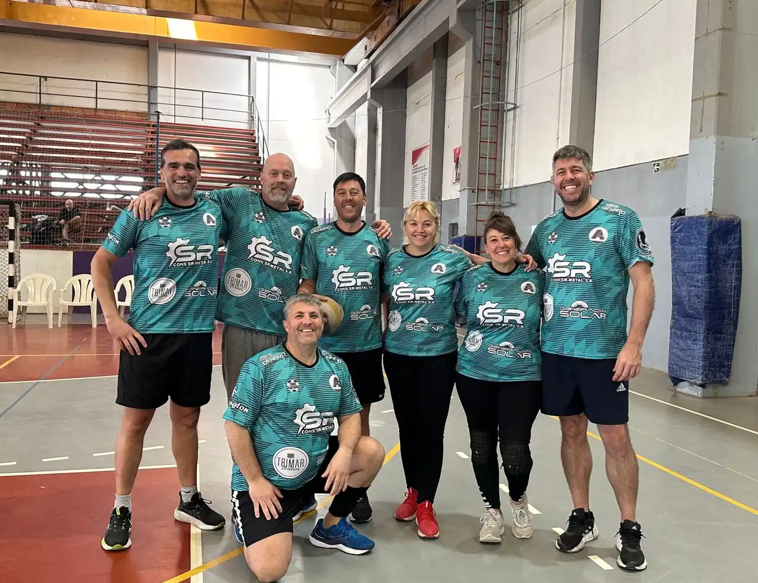 Arquinges triunfó en vóleibol mixto +42