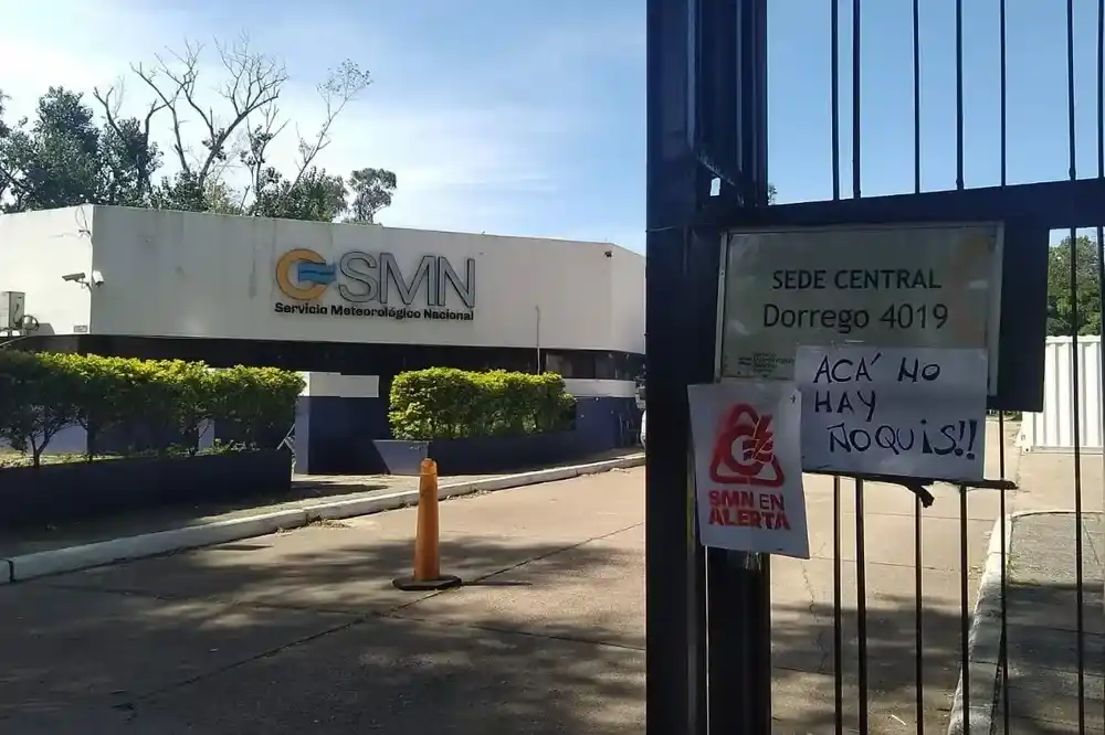 El Servicio Meteorológico Nacional (SMN) se encuentra en estado de alerta tras el despido de 140 trabajadores.
