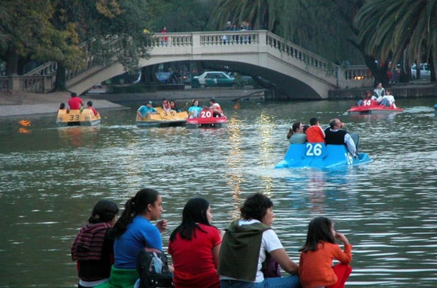 Por vandalismo e inseguridad, piden mudar el muelle del laguito del Parque Independencia