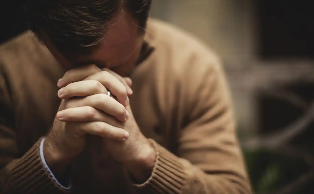 Estudio revela que los cristianos están dispuestos a pagar por las oraciones, pero los ateos harían lo mismo por evitarlas