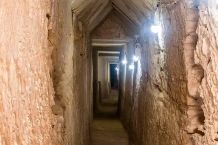 El túnel que sorprendió a los arqueólogos en Egipto(Fuente: Facebook Ministerio de Antigüedades de Egipto)