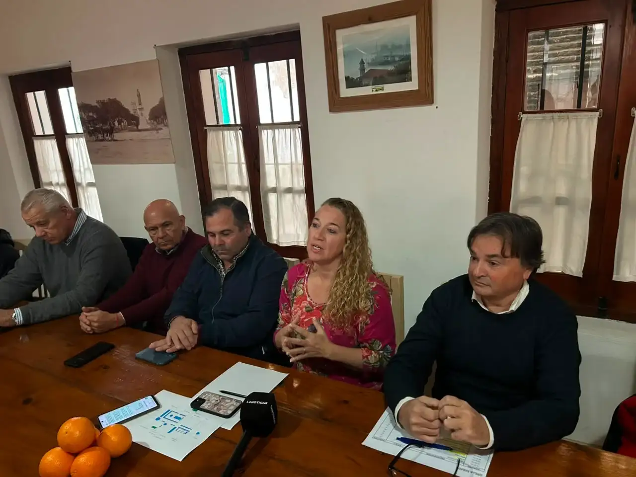 Conferencia de prensa- presentaron la octava edición de la  Fiesta Provincial de la Naranja de Ombligo