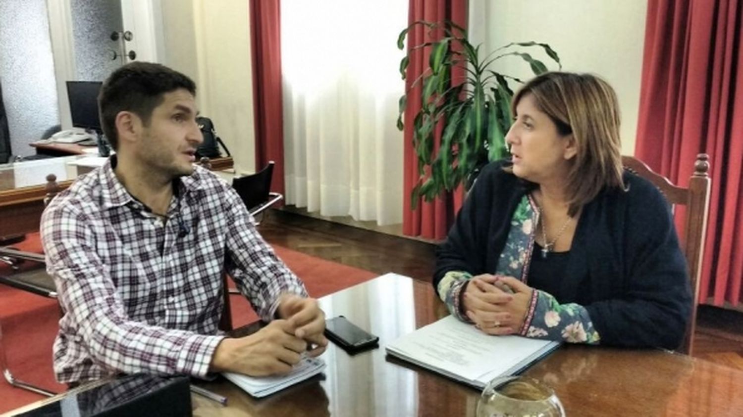 Qüesta se reunió con el ministro Pullaro