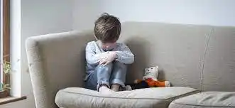 «ME SIGUIÓ Y ME ENCERRÓ»: niño de 8 años fue abusado sexualmente por un compañero en el baño de un colegio en Bogotá