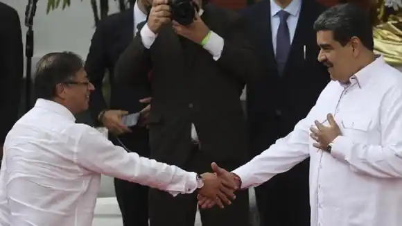 ¡VÍA DECRETO! Gustavo Petro ordena retorno de funcionarios expulsados de Venezuela en el 2019