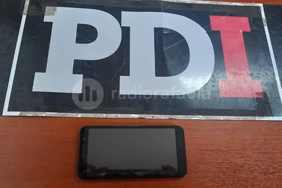 En un asentamiento, la PDI interceptó a una sospechosa de robo y recuperó un celular