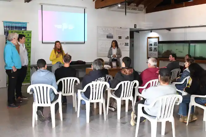 Chascomús apuesta a la profesionalización apícola con una capacitación clave en la Semana de la Miel