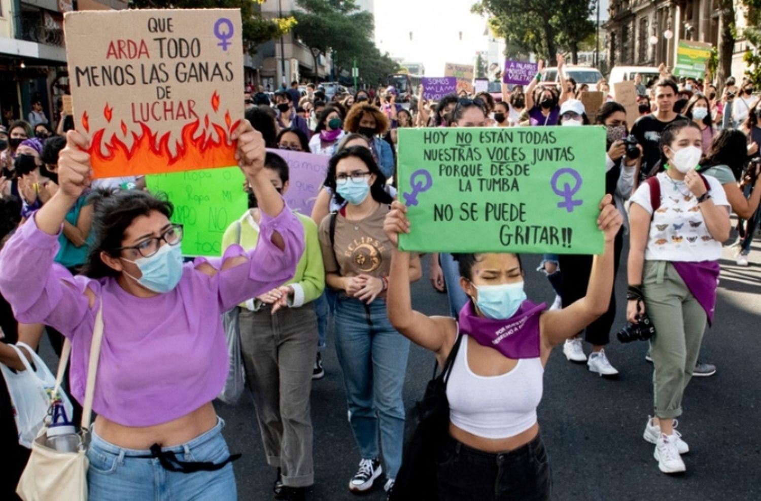 Cientos de mujeres protestaron en tras la agresión sexual contra una turista danesa