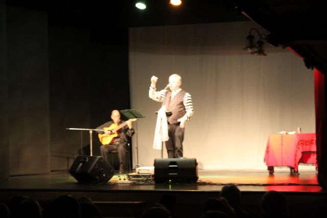 El “Gato Peters” brindó un divertido espectáculo en el Teatro Italia
