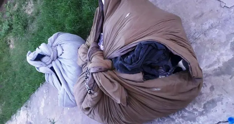 Le desvalijaron la casa y encontró la ropa envuelta en mantas en la vereda, que todavía no se habían llevado