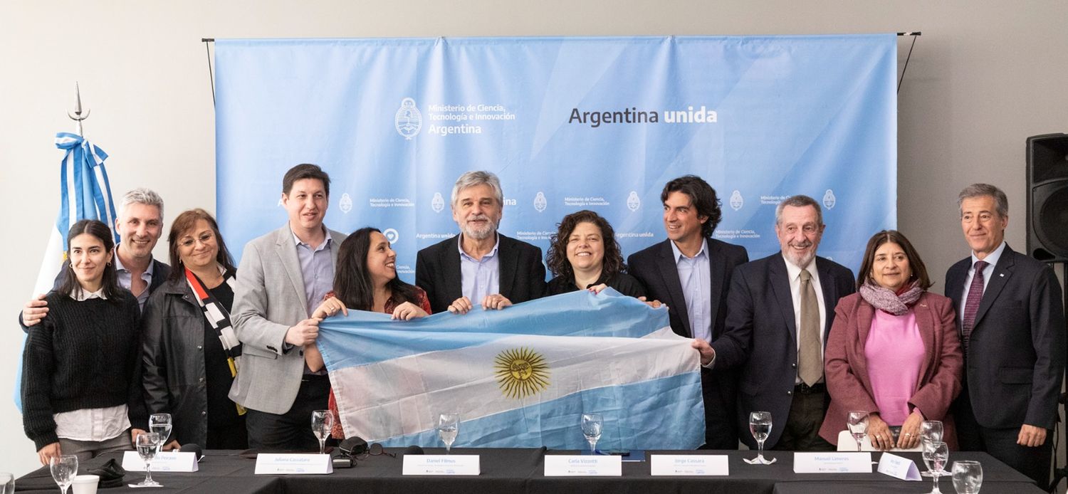 Vizzotti y Filmus durante la presentación.