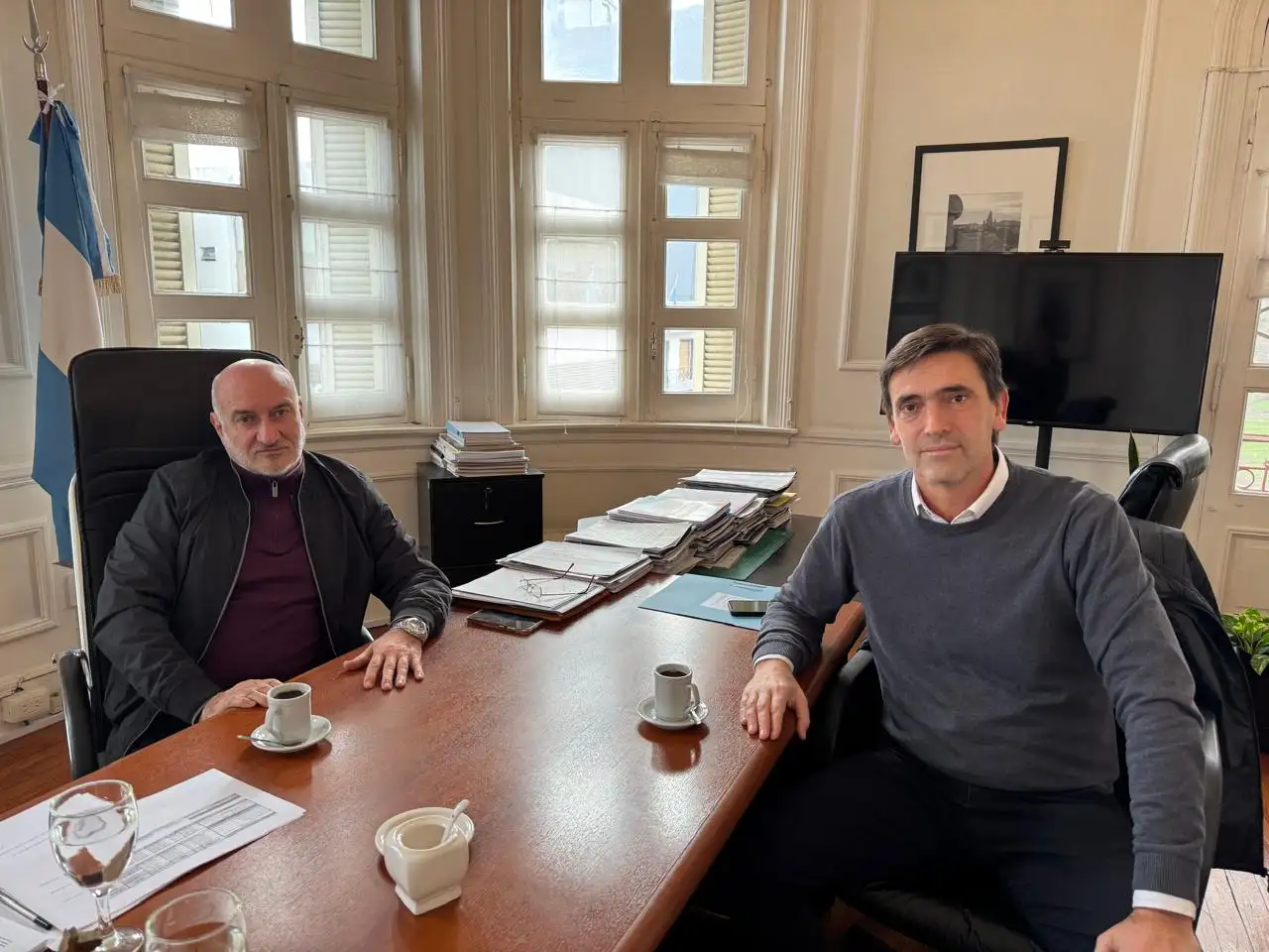 Rogelio Iparraguirre, diputado nacional, junto a Marcelo Aba, rector de la Unicen