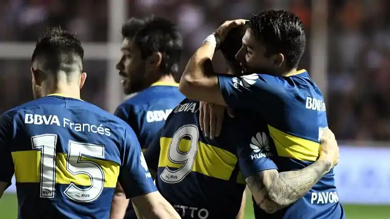Boca se aleja en lo más alto