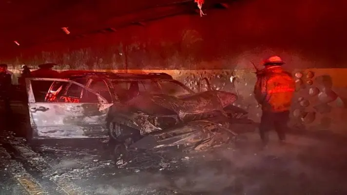 ¡VARGAS EN LLAMAS! Una Toyota y una vivienda incendiadas en menos de una hora