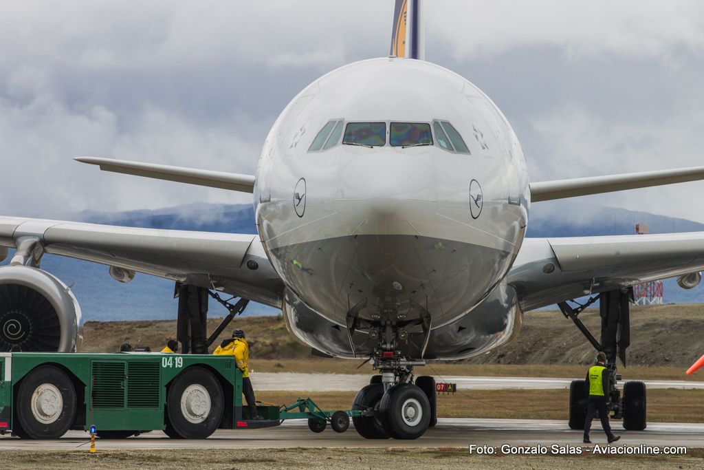 [Fotogalería] Airbus A340-600 de Lufthansa en el aeropuerto de Ushuaia