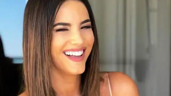 Gaby Espino expone sus pantis al ritmo de Aserejé