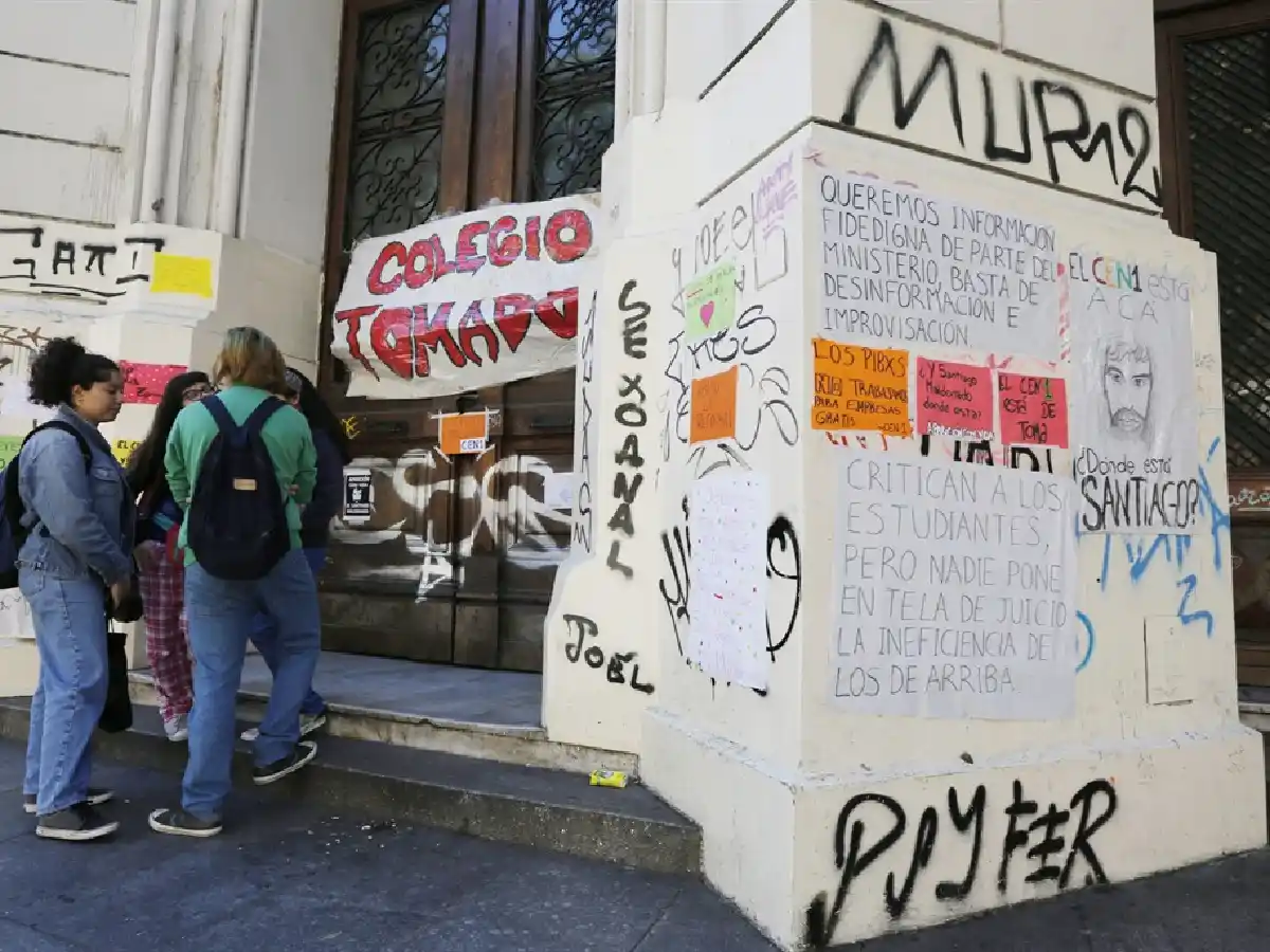 Toma de colegios: los padres serán responsables de los daños