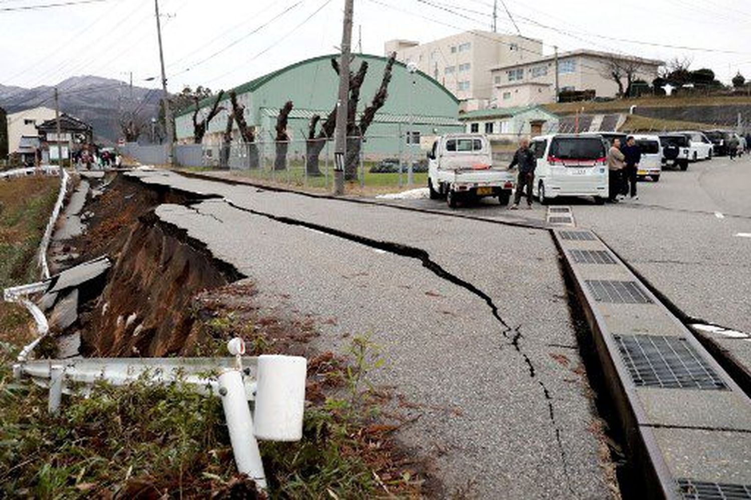 Alarma en Japón tras TERREMOTOS: confirman 4 fallecidos