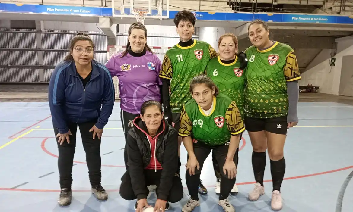 Liga Municipal de Futsal Miss 30: Racing volvió a golear y recuperó la punta
