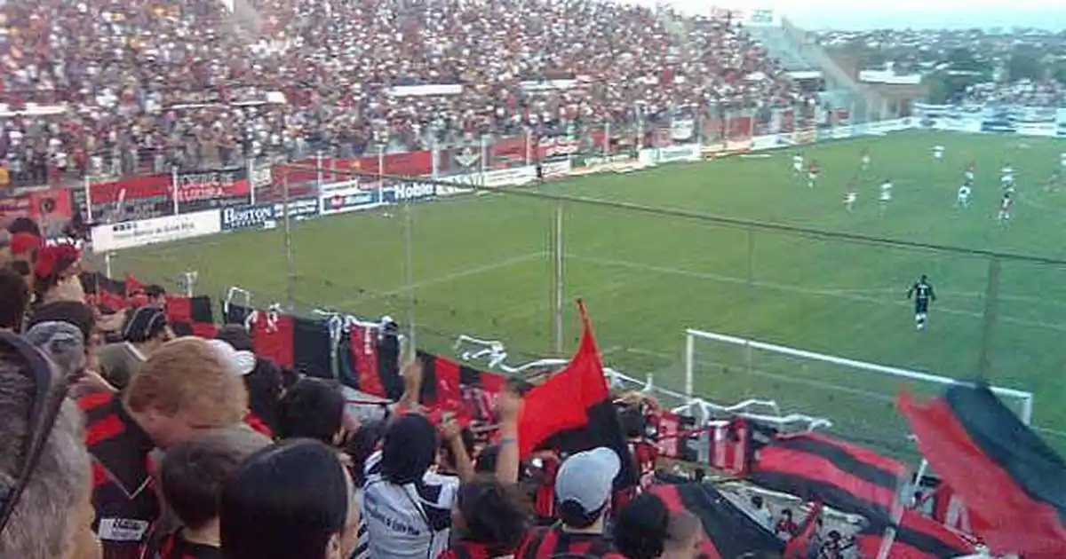 Un ex jugador de Patronato cayó de un tercer piso en Paraná y sufrió heridas graves