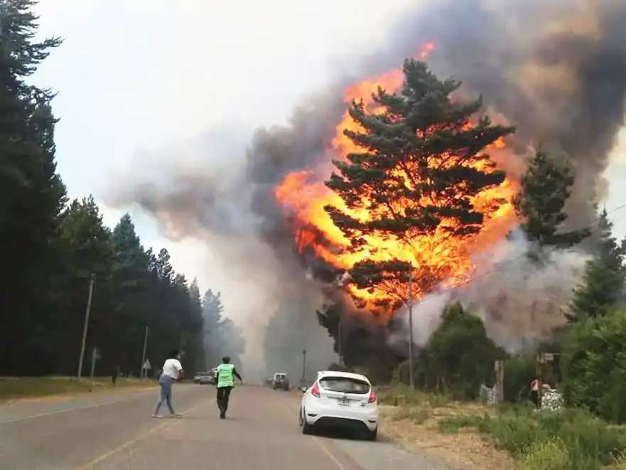 Incendios en Chubut: brigadistas retoman el combate y esperan con optimismo las lluvias