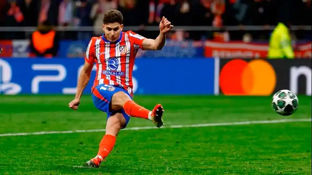 Tras el intento fallido de Julián Álvarez ante Real Madrid, cambiarán regla de los penales por doble golpe