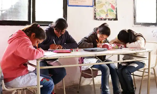 Paro de transportistas afecta a 12 mil alumnos de escuelas rurales