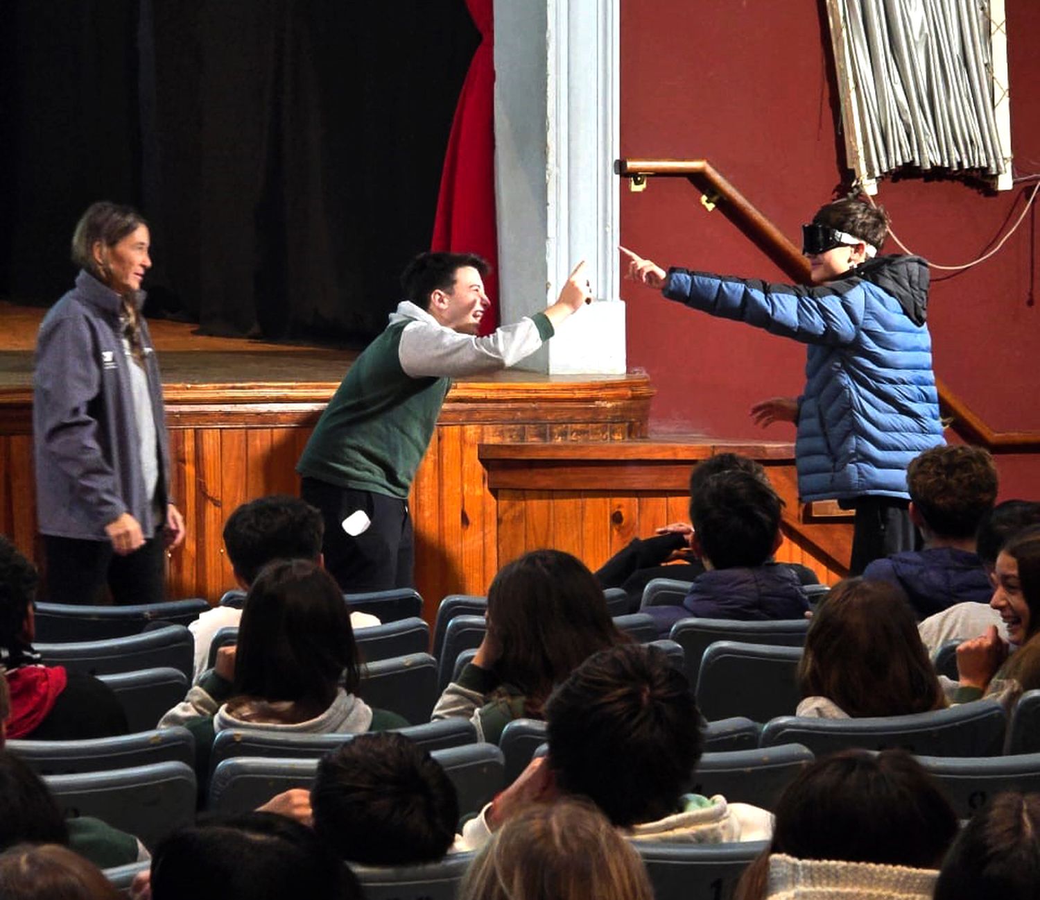 Una buena cantidad de alumnos participó de la charla.