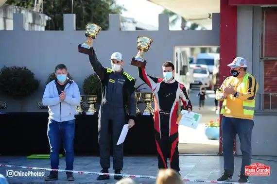 Tomás Terraza en los más alto del podio de la N9 del rally