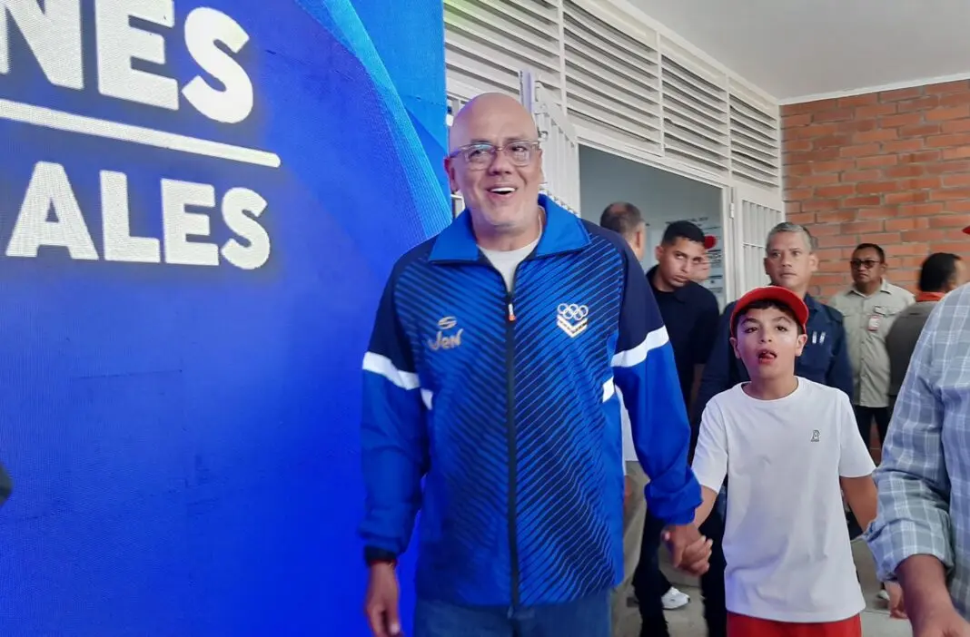 «QUE NO SE QUEDE NADIE SIN VOTAR»: Jorge Rodríguez está «satisfecho» con las elecciones