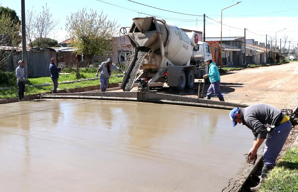 Trabajos de pavimentación en San Cayetano