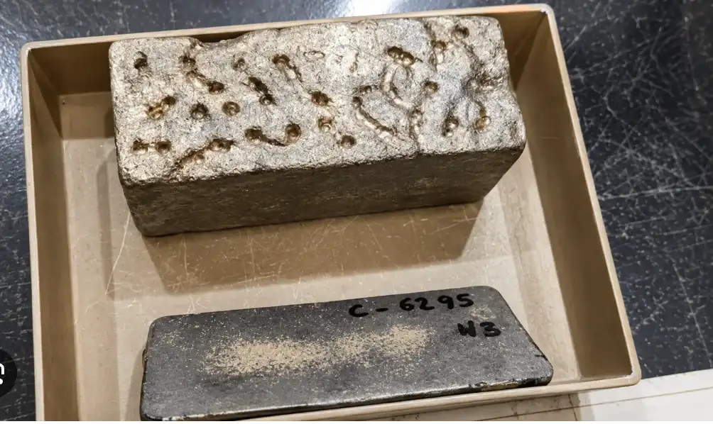 La primera colada produjo unos 200 kilos de doré con contenido estimado de oro y plata.