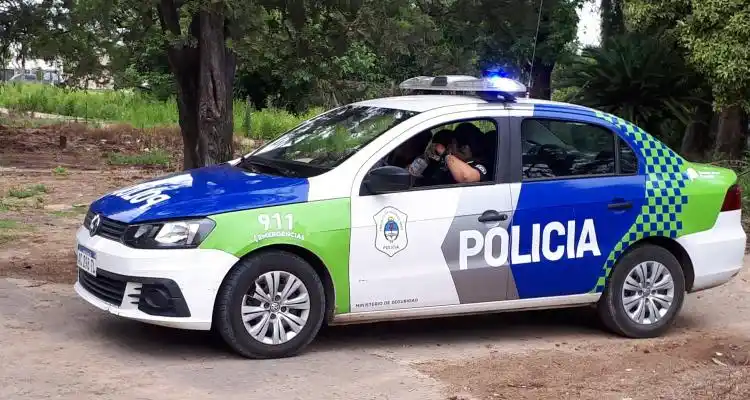 Un conductor de 18 años fue aprehendido por intentar colisionar a policías en un control