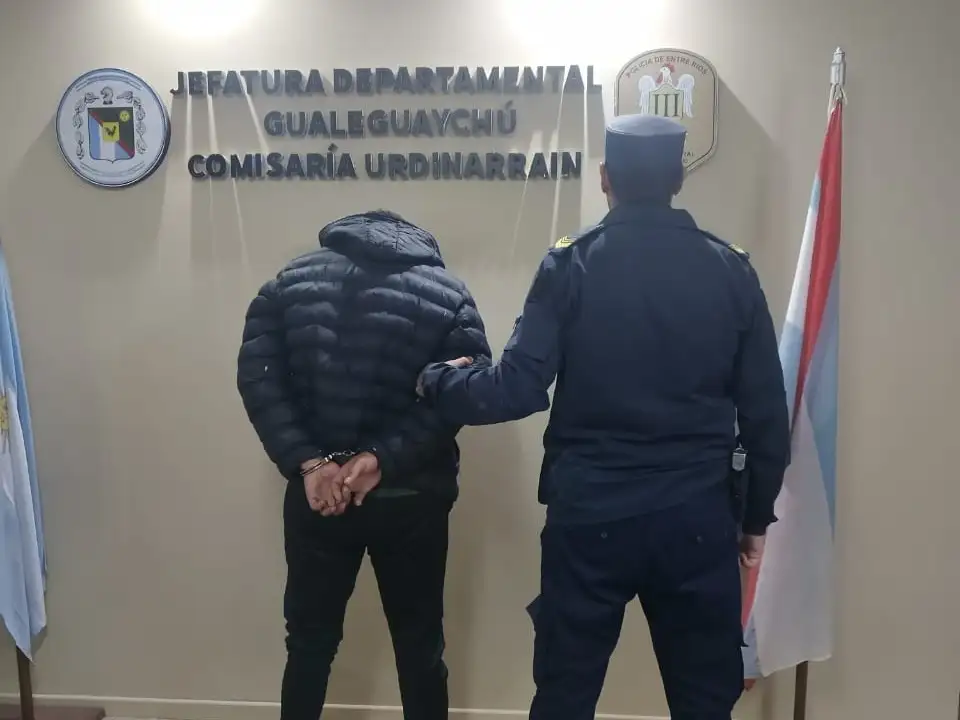 Una mujer recibió una patada de su pareja, pero se arrepintió de hacer la denuncia: el hombre igual fue detenido