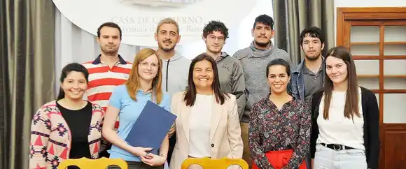 La provincia apoya la participación de estudiantes universitarios en eventos de capacitación
