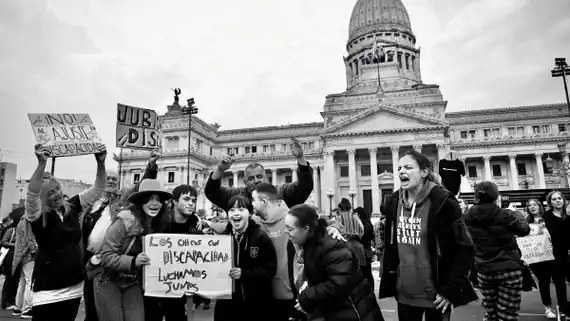 El Senado revoca el veto de Milei a la Ley de Emergencia en Discapacidad y avanza con reformas a los DNU