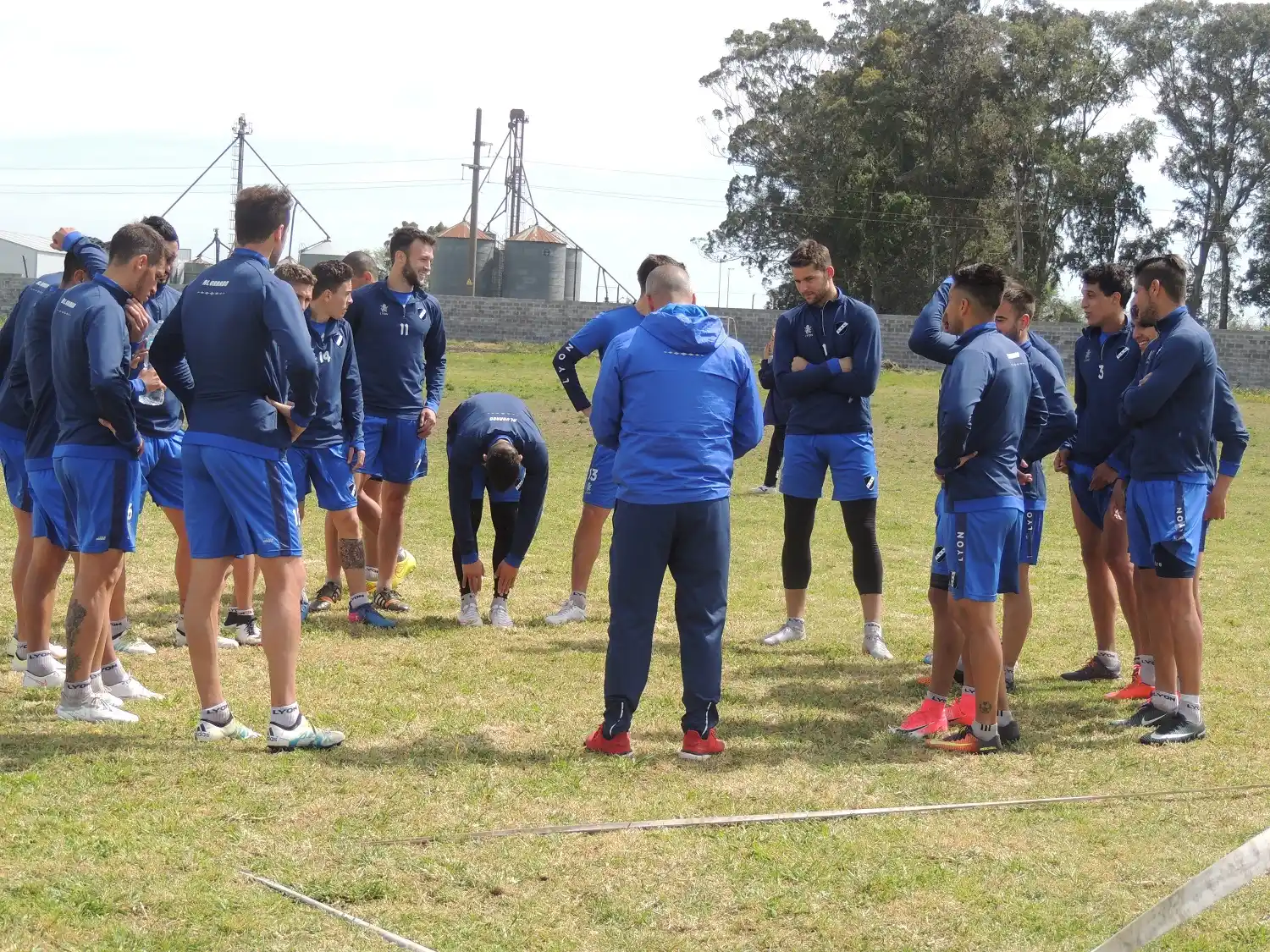 Alvarado viajó a Bahía para defender la punta