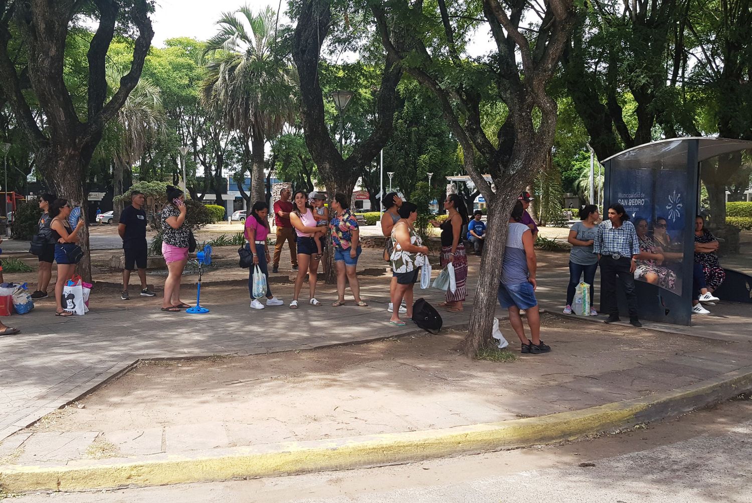 En el verano, esperar afuera de la garita no generaba inconvenientes.