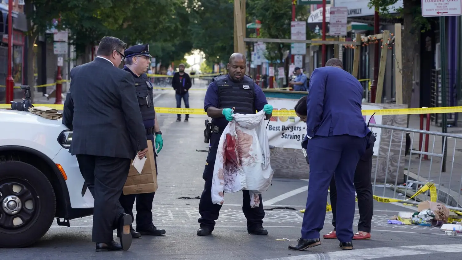 NUEVO TIROTEO EN EE.UU. durante celebración del #04Jul deja dos policías heridos en Filadelfia
