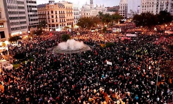 Valencianos pidieron la dimisión del Presidente de la Comunidad