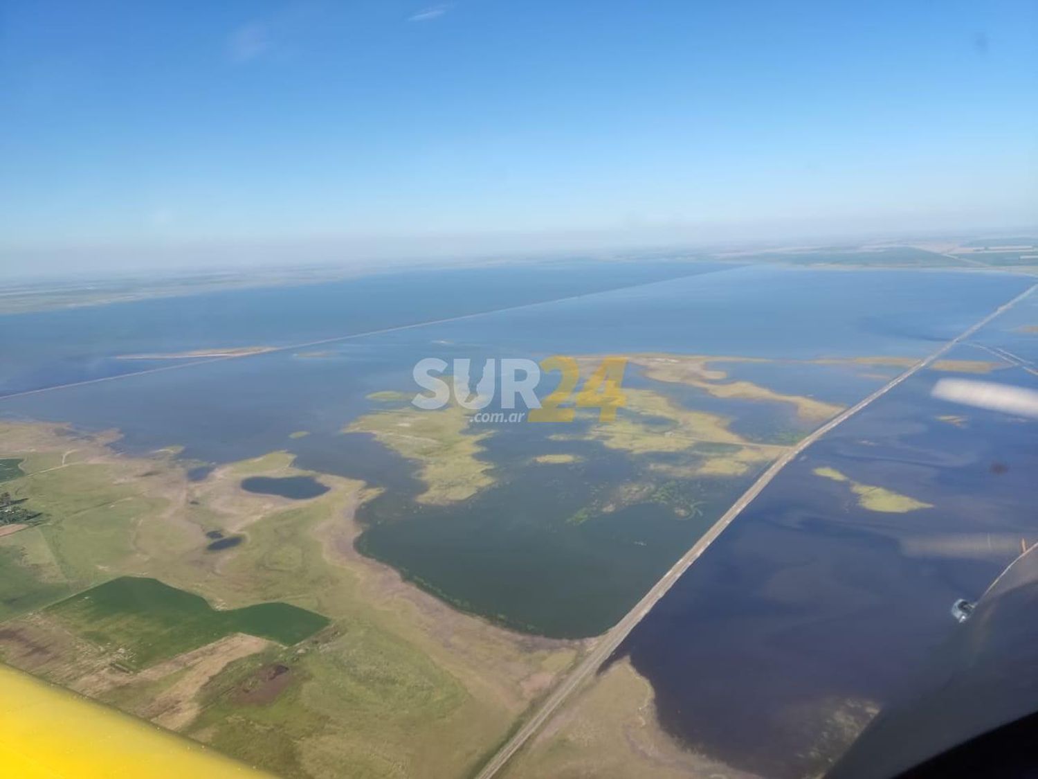 El agua cubrió un tramo de ruta 7 y La Picasa continúa amenazante