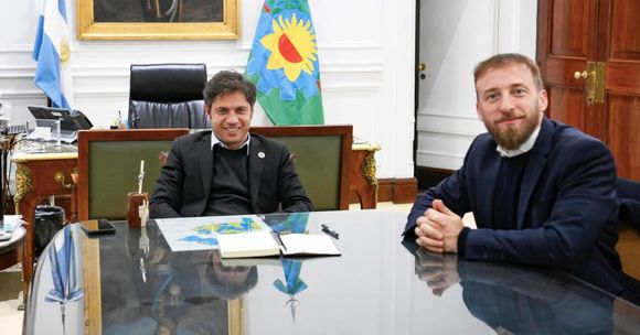 Lomas de Zamora: Kicillof encabeza un acto en el Teatro Municipal junto a Otermín