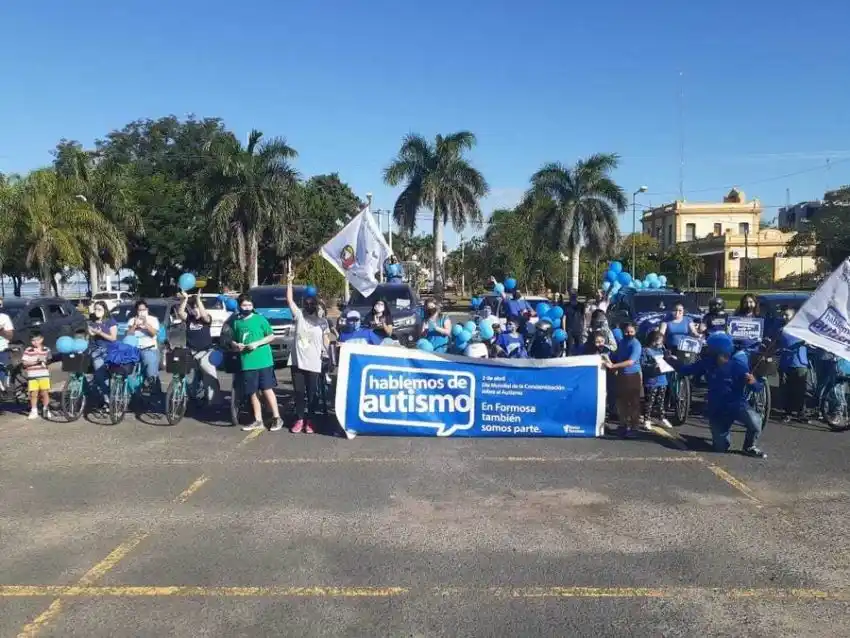 La ciudad se tiñó de azul para conmemorar el Día Mundial de Concientización sobre el Autismo