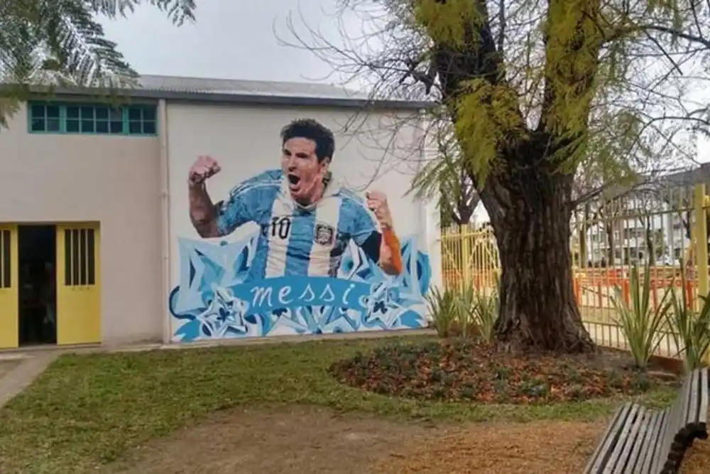 Volvieron a suspender las clases en la escuela donde estudió Messi por un nuevo episodio de robo y vandalismo.